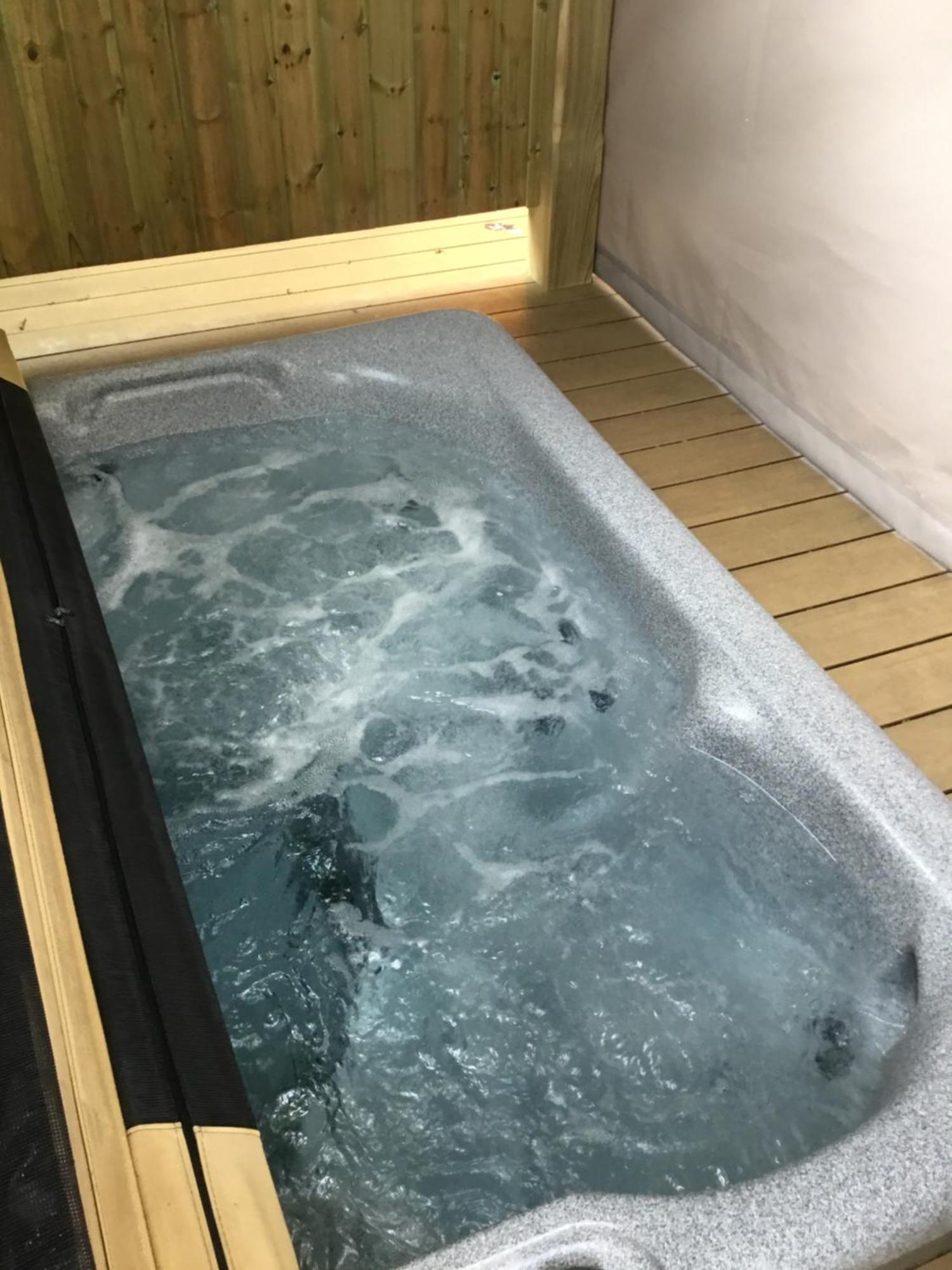Sharons Retreat Your Own Private Lounge Bedroom Bathroom And The Use Of A Hot Tub I Also Live Here Apartment